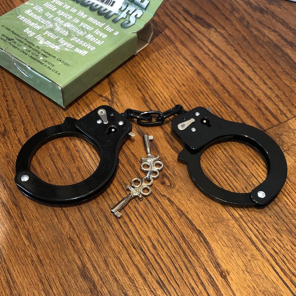 OFFICIAL METAL HANDCUFFS “NEW IN BOX”